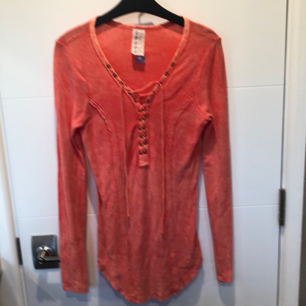 Free People Top perfect for Spring 🌷